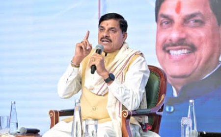 सीएम मोहन यादव का बड़ा ऐक्शन देवास पटाखा फैक्ट्री विस्फोट मामले में कई अधिकारियों को किया निलंबित