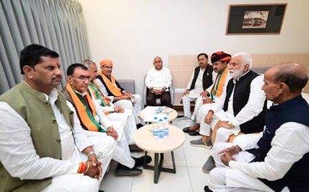 ओबीसी और आदिवासियों के सामने 'घुटने' टेकती भाजपा से दूर होता सवर्ण 'कॉकरोच' के आने से यूथ वर्ग भाजपा से कर रहा पलायन