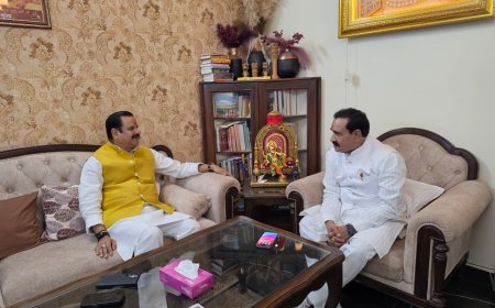 बीजेपी के प्रदेश प्रभारी महेन्द्र सिंह पहुंचे डॉक्टर नरोत्तम मिश्रा के निवास बंद कमरे में करीब आधे घंटे की मुलाकात