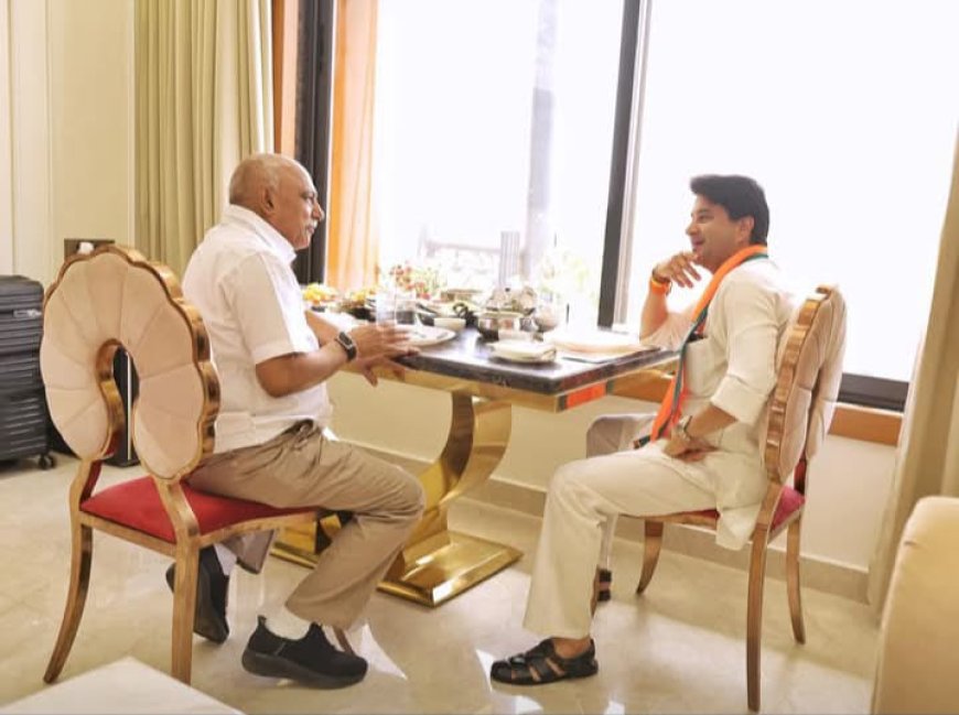 ज्योतिरादित्य सिंधिया और खंडेलवाल की तस्वीर कुछ कह रही है जरा सुनिए तो मुखबिर की जुवानी