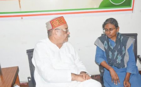 कांग्रेस में जिन्हें खुद 'लीड' करने का मौका नहीं मिला वो 'लीडिंग' चैनल ढूंढते हैं ऐसे आदमी किस तरह बनेंगे 'नायक'