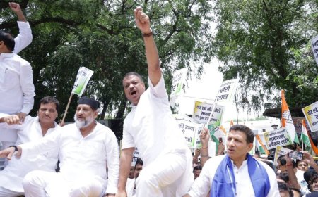 कांग्रेस नेता कहते हैं 'देश की रक्षा हम करेंगे-हम करेंगे' ये वही नेता हैं जो खुद के उम्मीदवार की रक्षा नहीं कर पाए