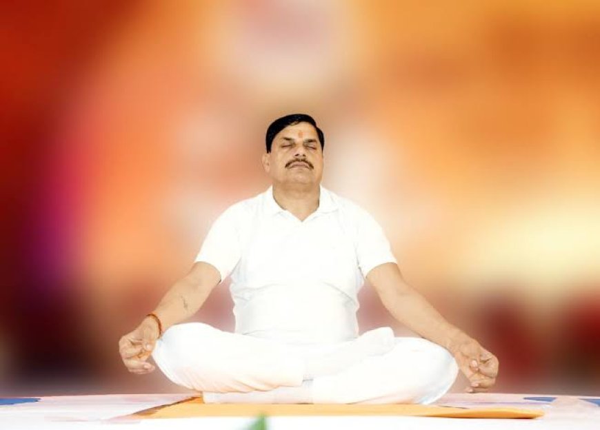 सीएम के पास फोन आना बीच कार्यक्रम में 20 मिनट तक बात करना और अगले दिन हिल स्टेशन जाकर 'मेडिटेशन' का सहारा लेना आम बात तो नहीं