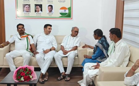 दिग्विजय सिंह सीएम के समर्थन में क्या आए कांग्रेस ने तो उन्हें 'स्लीपर' सेल ही घोषित कर दिया