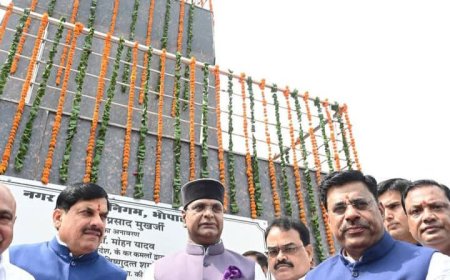 खुद को सीएम के साथ फ्रेम में बनाए रखने के लिए बीजेपी अध्यक्ष हेमंत खंडेलवाल को ही फ्रेम से बाहर कर दिया