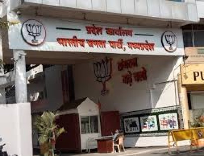 भाजपा को कांग्रेस से नहीं खुद से चुनाव लड़ने की करनी होगी तैयारी भाजपा के नेता ही होंगे पार्टी के लिए चुनौती