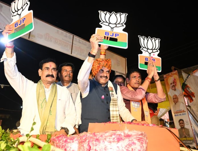 पीतांबरा के दरबार में गिरेंगे 'आँसू' बरसेंगे 'घन' श्याम