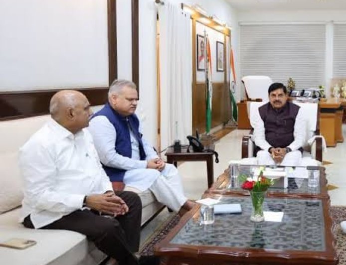 फसल में गिरे ओले और सियासत में पड़े तमाचों के निशान कुछ समय बाद दिखाई पड़ते हैं कुछ ऐसे ही निशान एमपी में भी दिखेंगे