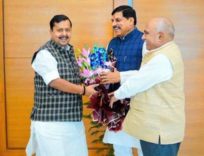 दतिया हार के बाद सीएम और अध्यक्ष हेमंत खंडेलवाल के बीच बढ़ी दूरियां संवादहीनता के चलते नाराज नेताओं की बढ़ी संख्या