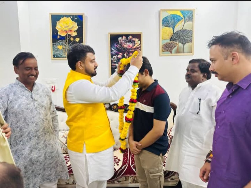 युवाओं को साधने में जुटा भाजपा युवा मोर्चा घर-घर कर रहा संपर्क
